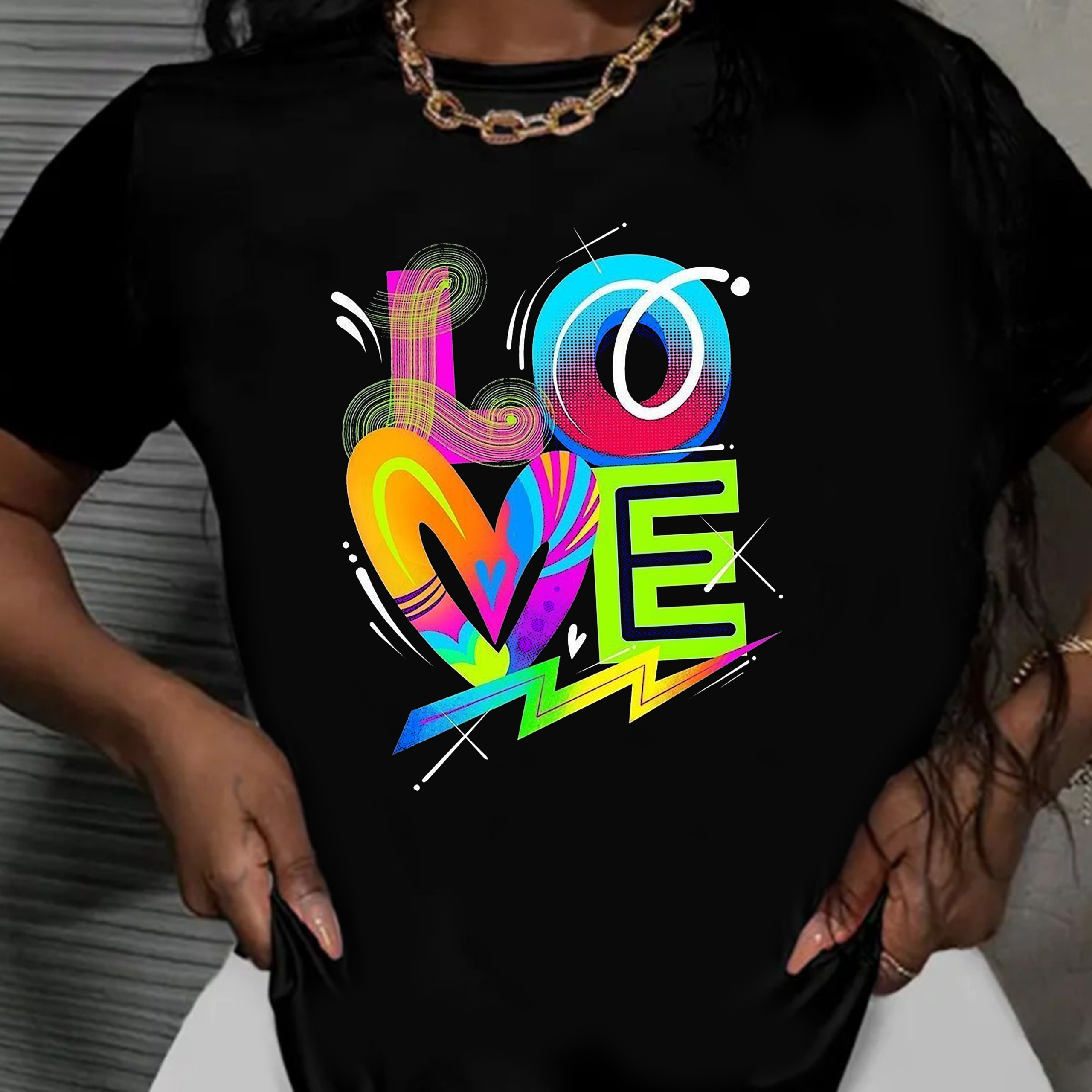 тениска Colored Love, дамска тениска с цветно сърце, 100% памучна тениска, тениска с послание за любов, стилна тениска с цветове