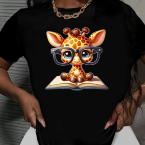 тениска Giraffe Bookworm, жираф с очила, чете книга, тениска с жираф, книги и хумор, тениска за книжни червеи, 100% памук