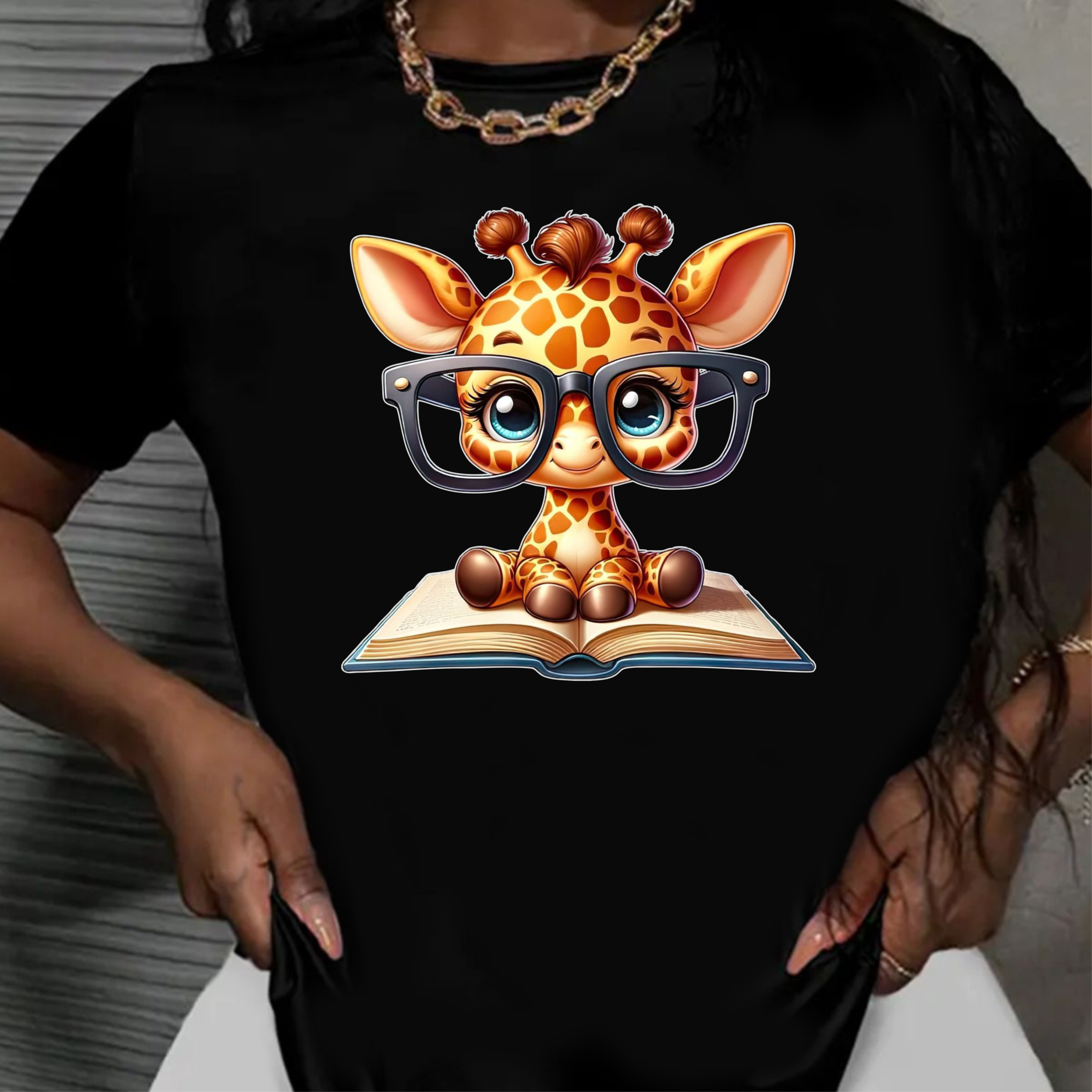тениска Giraffe Bookworm, жираф с очила, чете книга, тениска с жираф, книги и хумор, тениска за книжни червеи, 100% памук