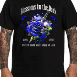 мъжка тениска Blossoms in the Dark, тениска с цветя, тениска с DTF печат, мистична мъжка тениска, памучна мъжка тениска