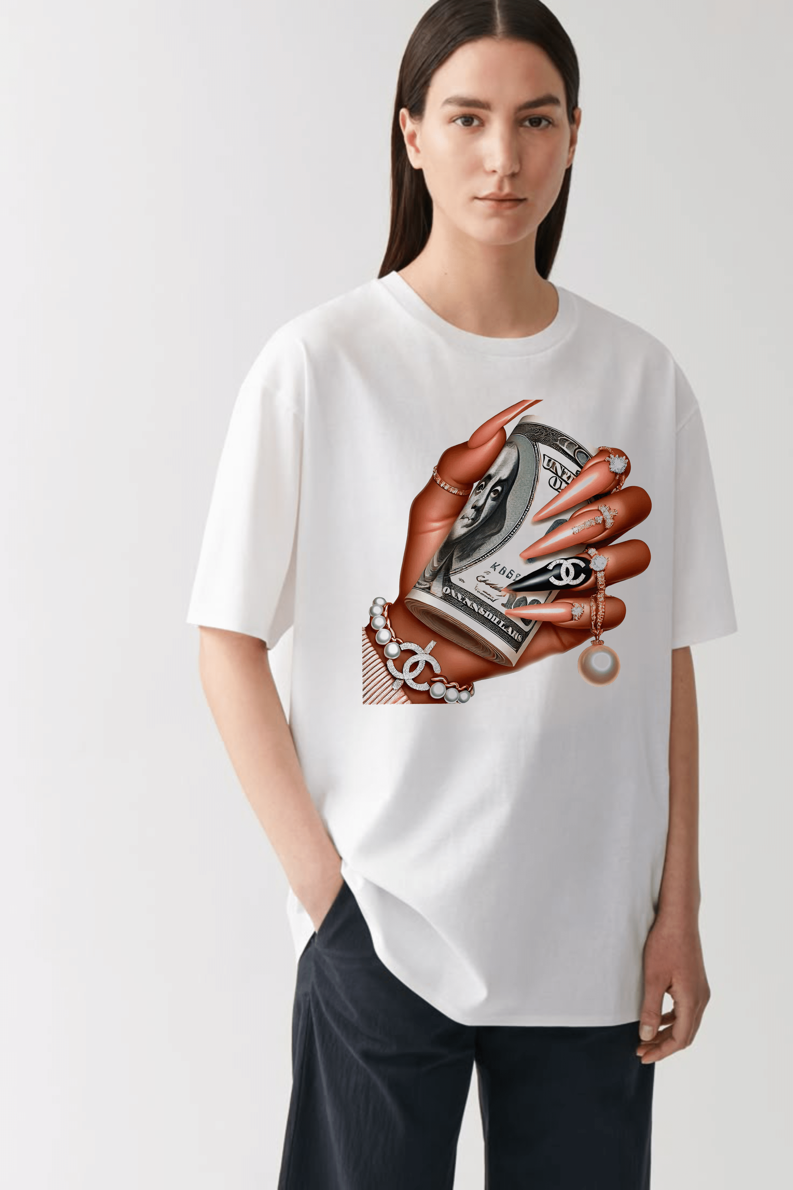 дамска тениска One Hand Cash in the Pack, тениска с ръка и пачка пари, забавна тениска, тениска с DTF печат, памучна дамска тениска